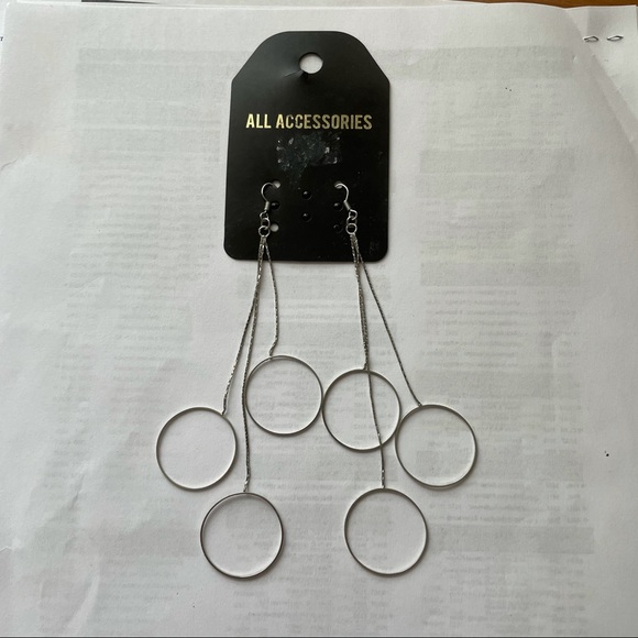 ‼️ CIRCLE DANGLY EARRINGS - Picture 4 of 5